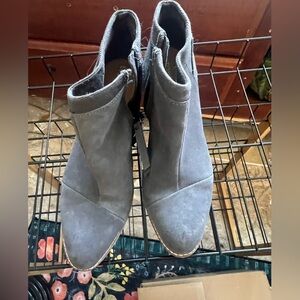 Ladies Toms gray suede bootie. Size 8
